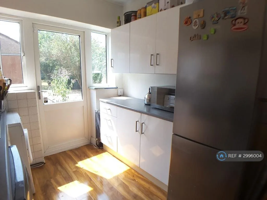 4 bedroom semi-detached house for rent