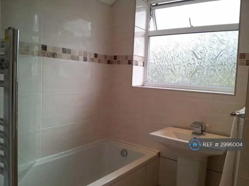 4 bedroom semi-detached house for rent