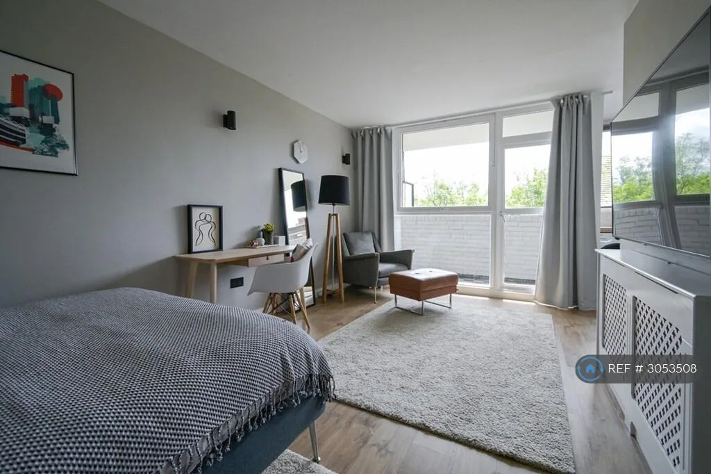 Studio flat for rent