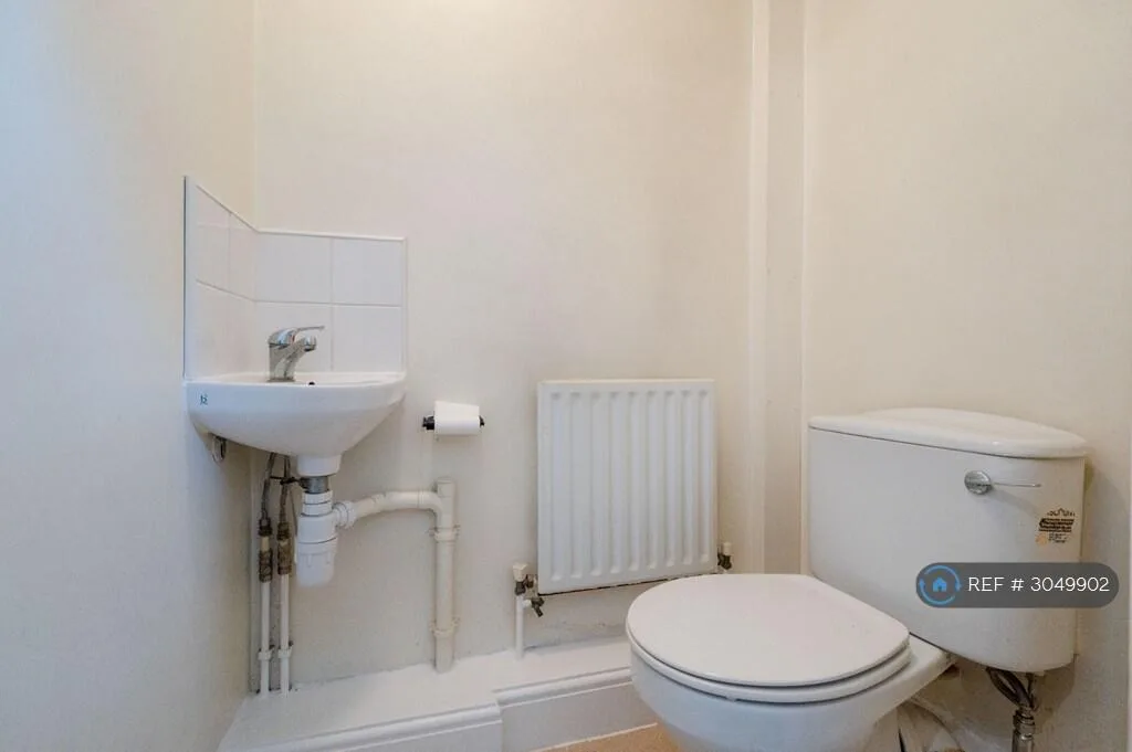 3 bedroom semi-detached house for rent