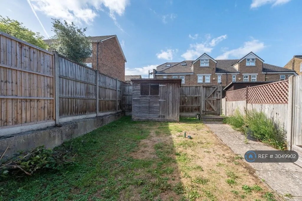 3 bedroom semi-detached house for rent