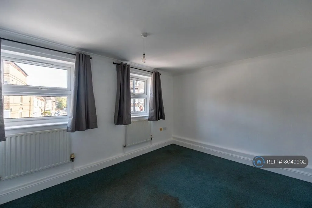 3 bedroom semi-detached house for rent