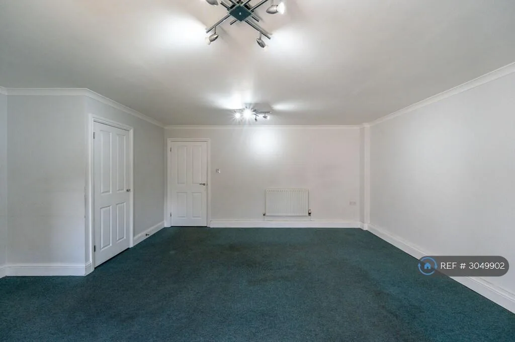 3 bedroom semi-detached house for rent