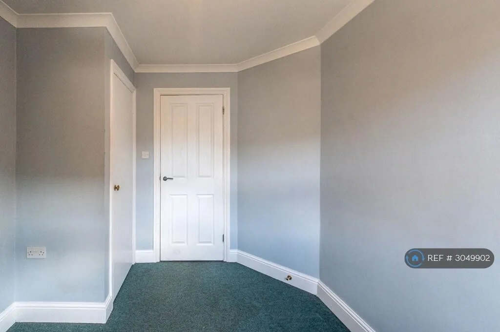 3 bedroom semi-detached house for rent
