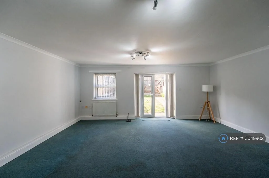 3 bedroom semi-detached house for rent