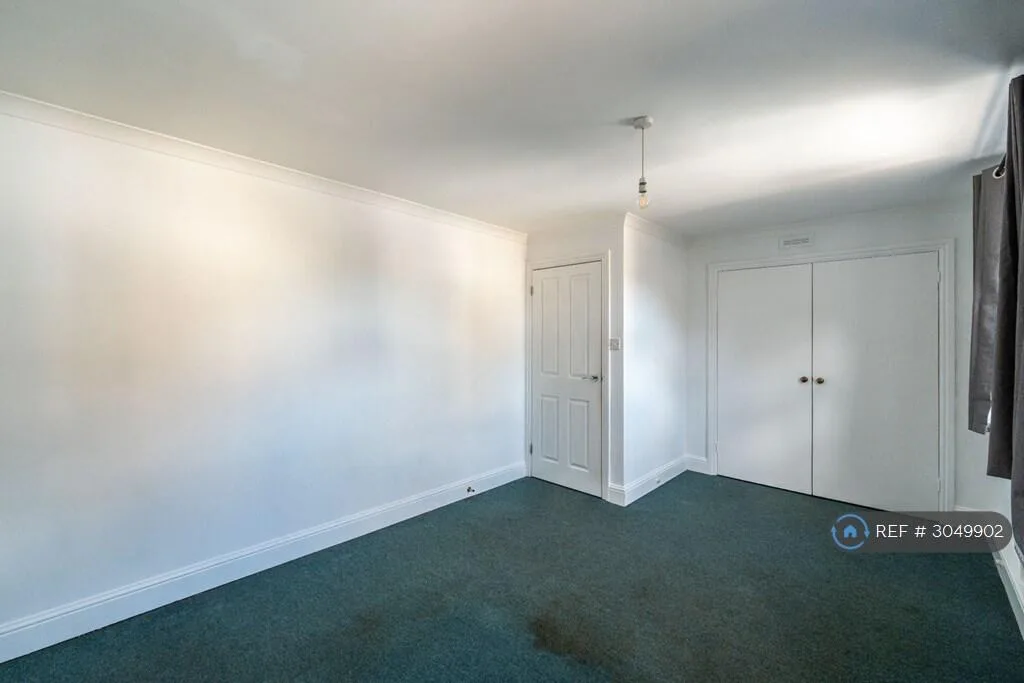 3 bedroom semi-detached house for rent