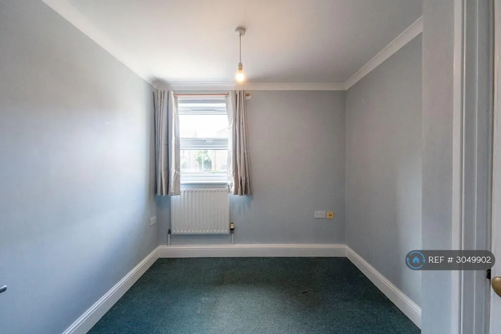 3 bedroom semi-detached house for rent