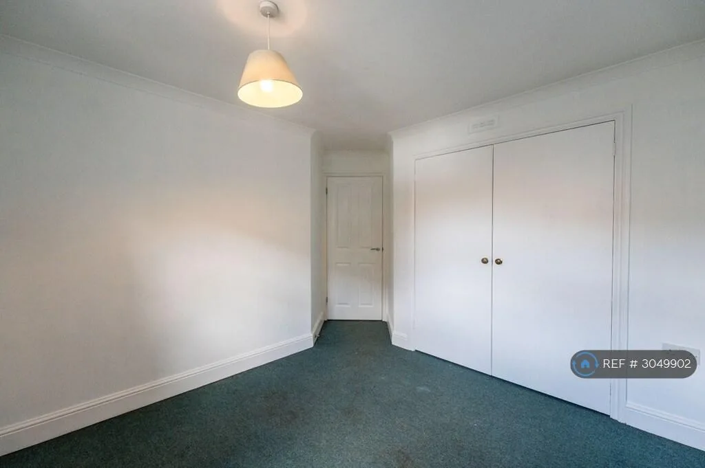 3 bedroom semi-detached house for rent