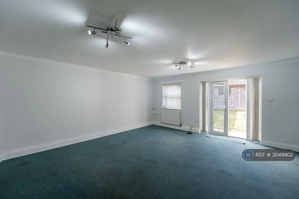 3 bedroom semi-detached house for rent