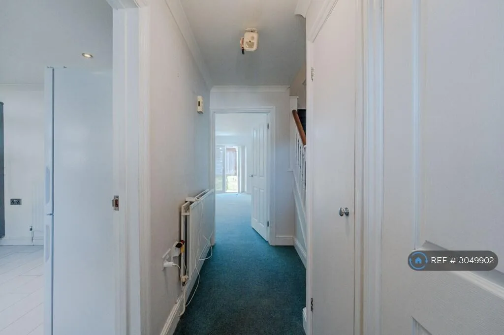 3 bedroom semi-detached house for rent