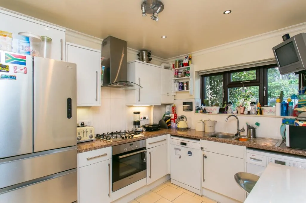 4 bedroom semi-detached house for rent