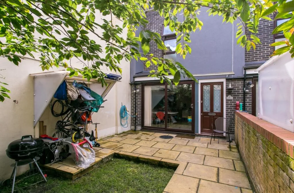4 bedroom semi-detached house for rent