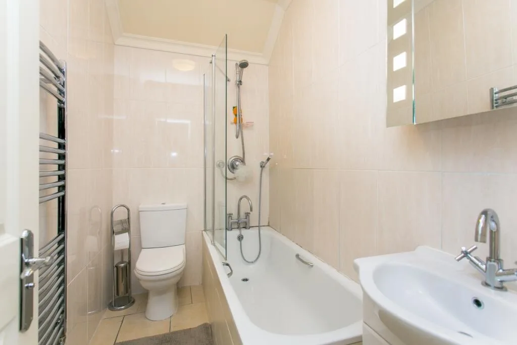 4 bedroom semi-detached house for rent