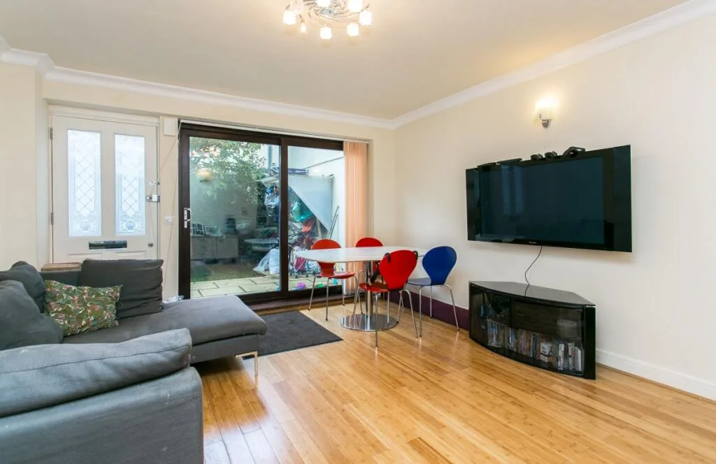 4 bedroom semi-detached house for rent