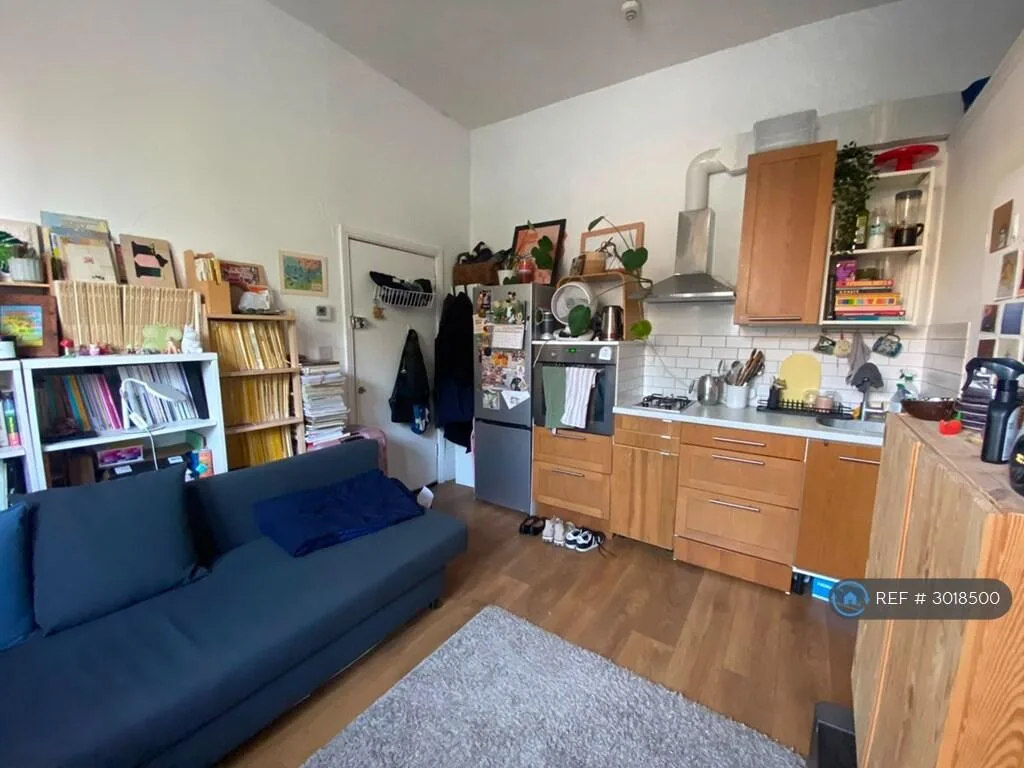Studio flat for rent