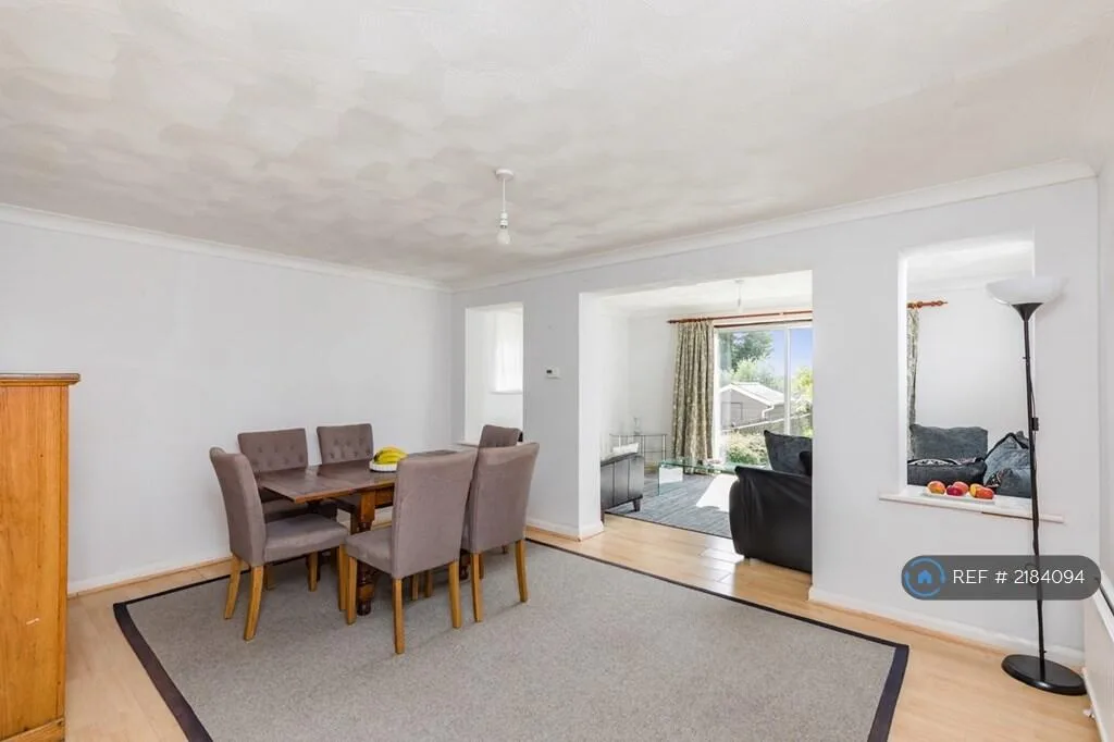 2 bedroom detached house for rent