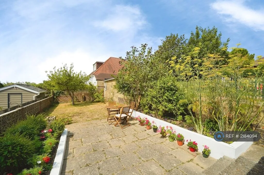 2 bedroom detached house for rent