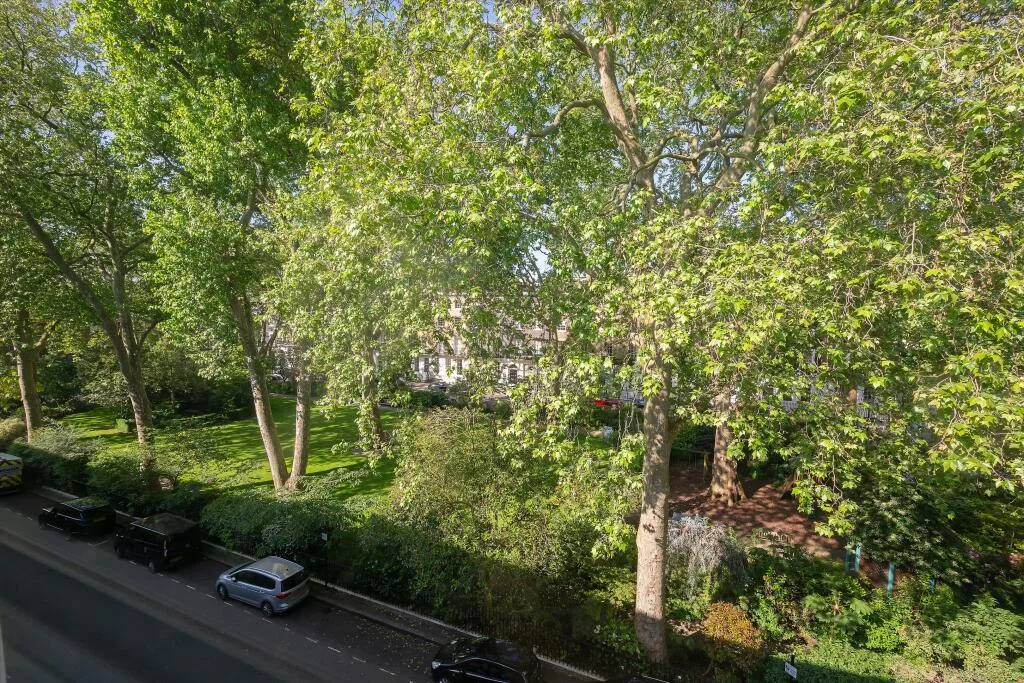5 bedroom terraced house for rent