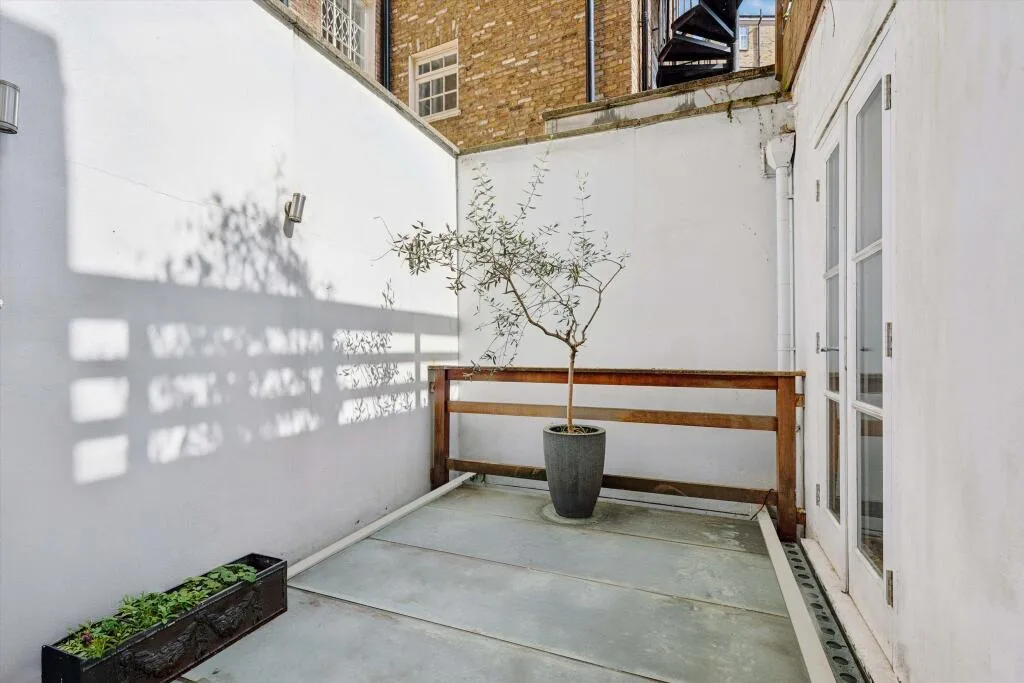 5 bedroom terraced house for rent