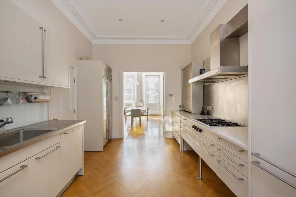 5 bedroom terraced house for rent