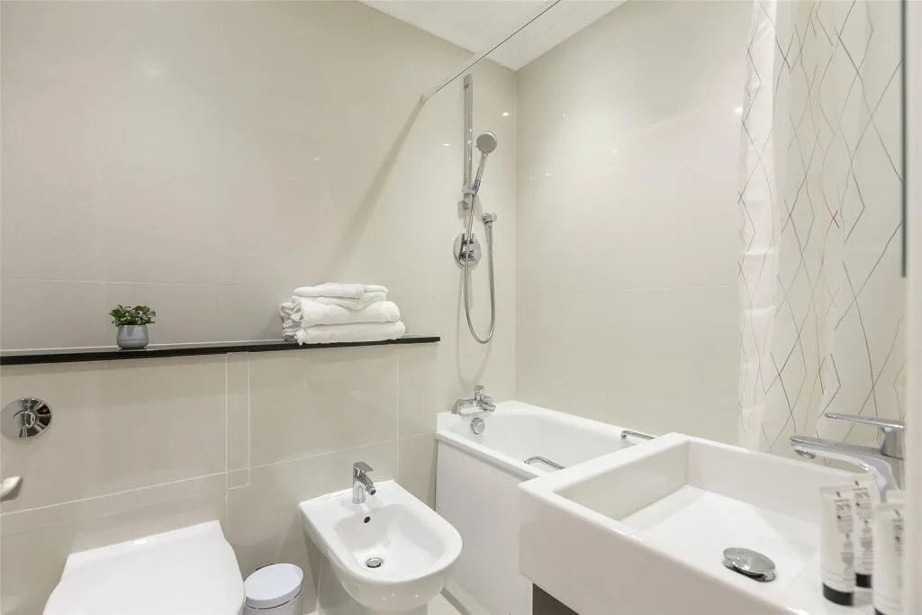 4 bedroom flat for rent