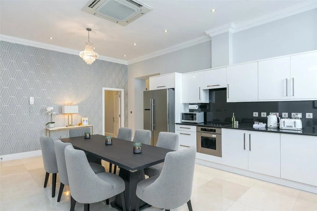 4 bedroom flat for rent
