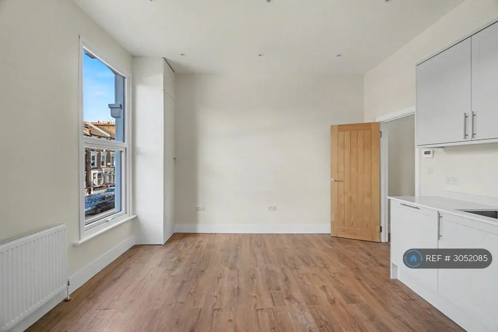 4 bedroom flat for rent