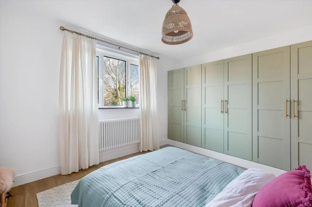 5 bedroom detached house for rent