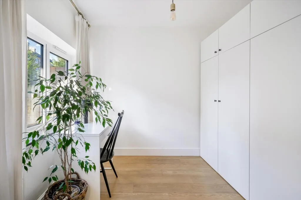 5 bedroom detached house for rent