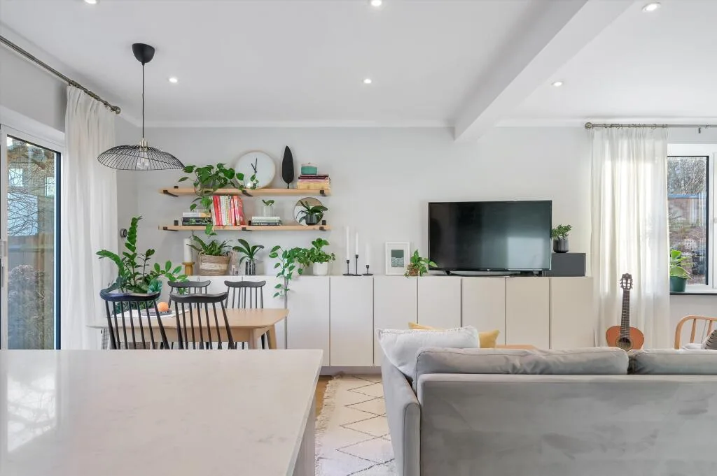 5 bedroom detached house for rent
