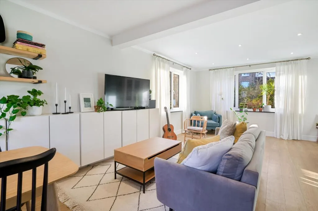5 bedroom detached house for rent
