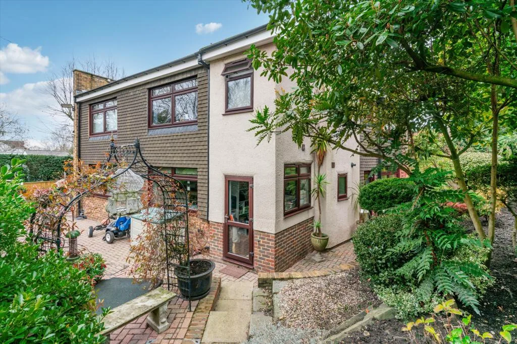 4 bedroom detached house for rent