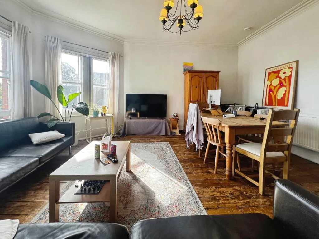 4 bedroom maisonette for rent