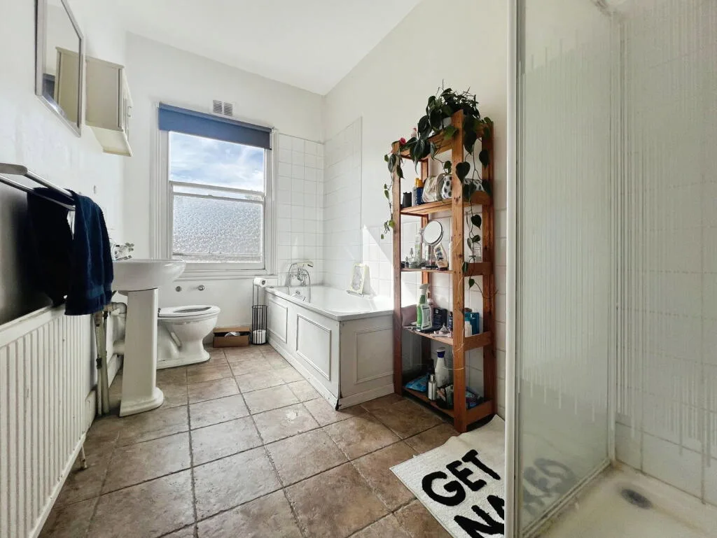 4 bedroom maisonette for rent