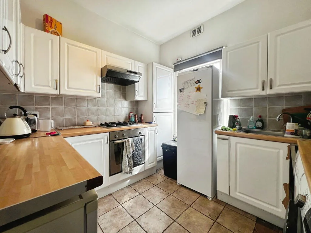 4 bedroom maisonette for rent