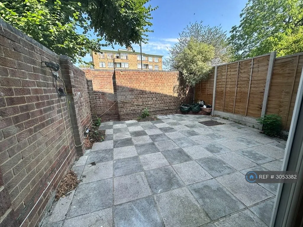 3 bedroom end of terrace house for rent