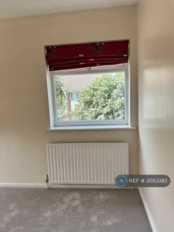 3 bedroom end of terrace house for rent