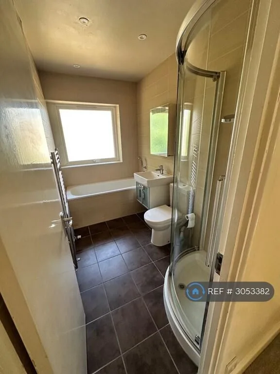 3 bedroom end of terrace house for rent