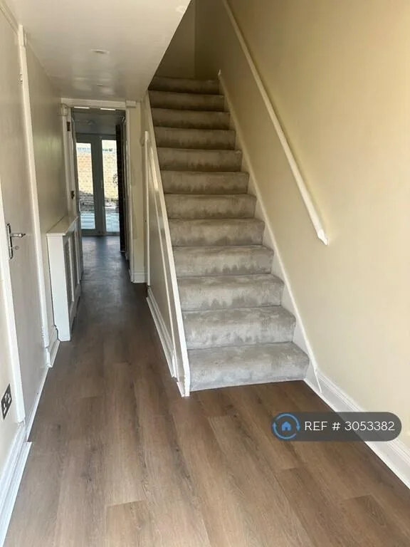 3 bedroom end of terrace house for rent