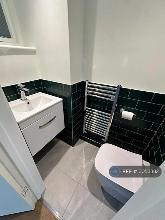3 bedroom end of terrace house for rent