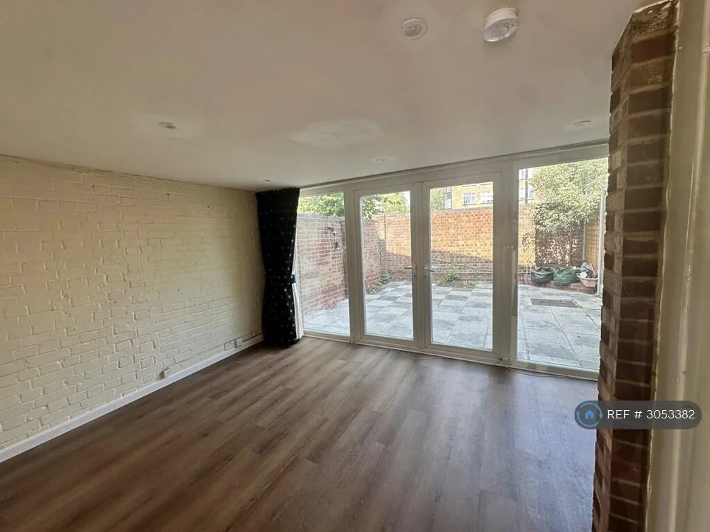3 bedroom end of terrace house for rent