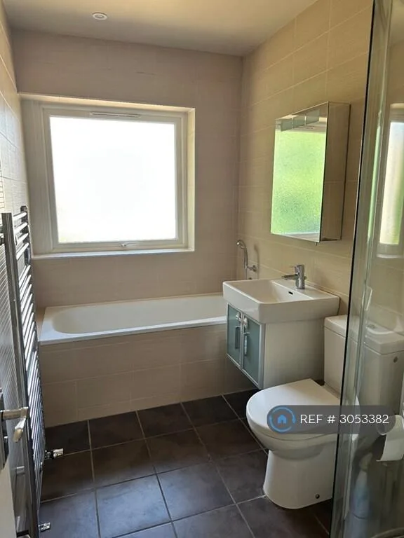 3 bedroom end of terrace house for rent