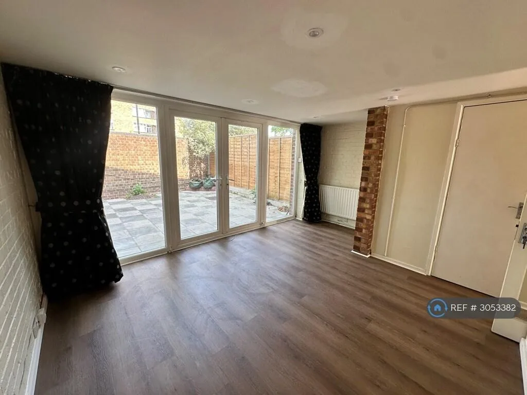 3 bedroom end of terrace house for rent