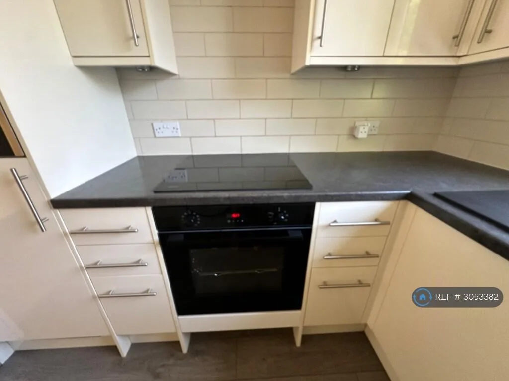3 bedroom end of terrace house for rent