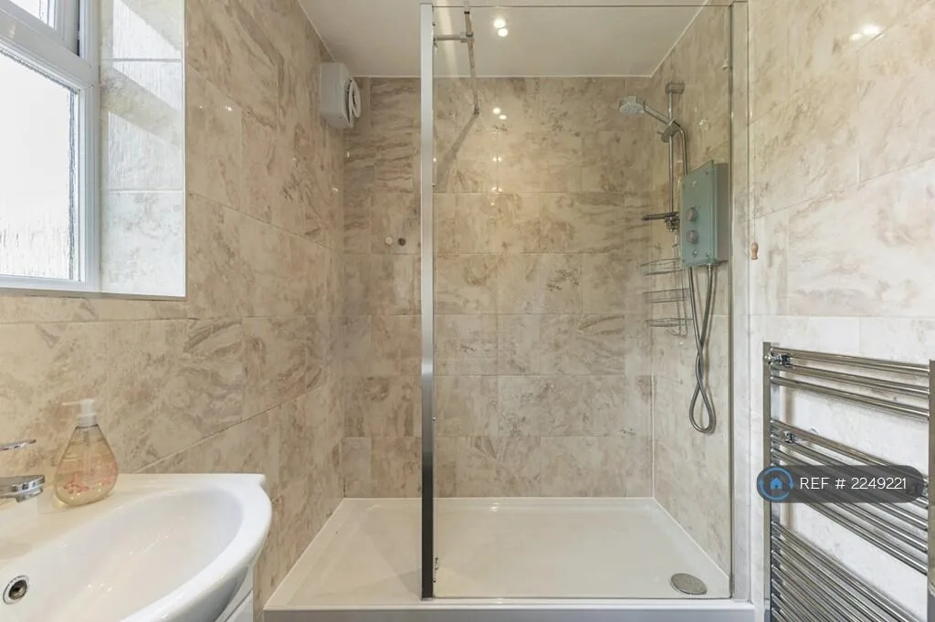 5 bedroom terraced house for rent
