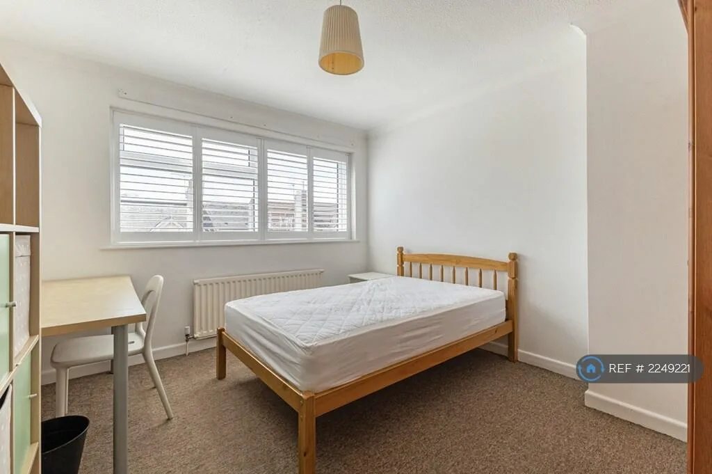5 bedroom terraced house for rent