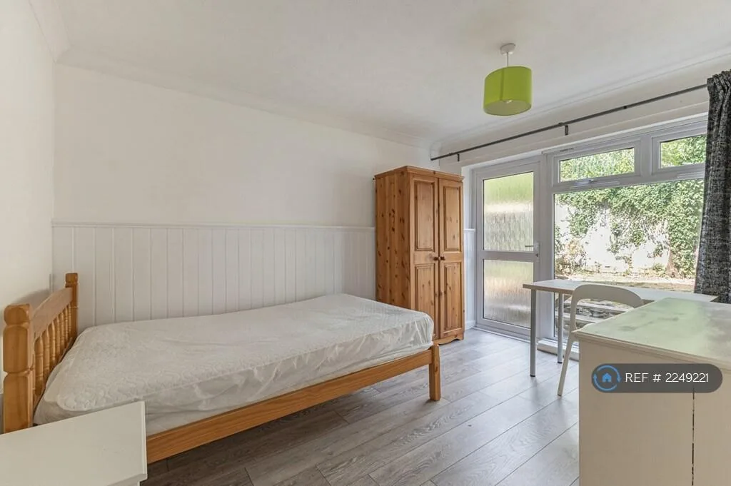 5 bedroom terraced house for rent