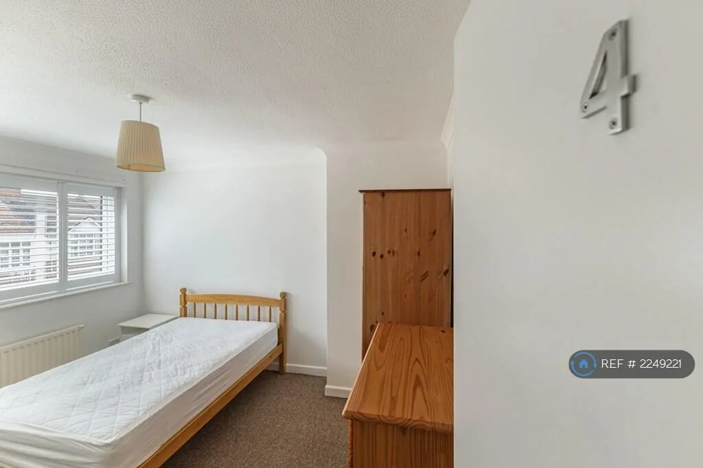 5 bedroom terraced house for rent