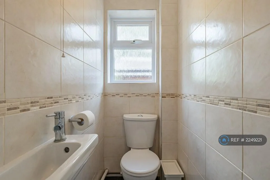 5 bedroom terraced house for rent