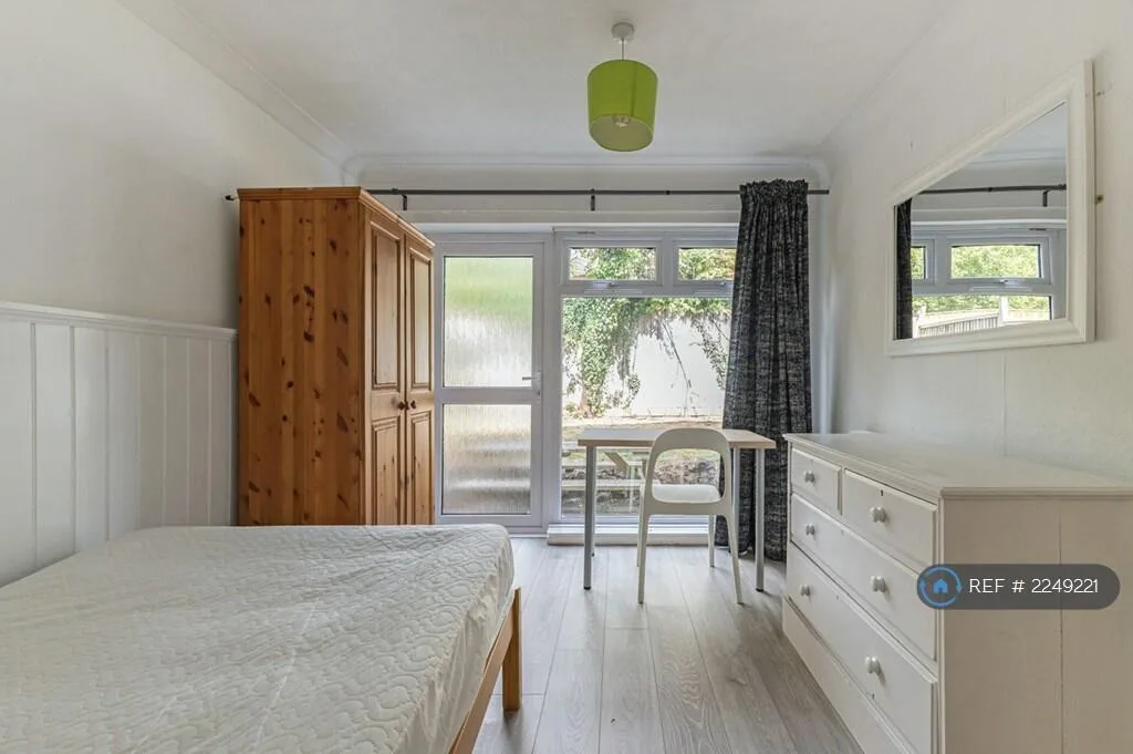 5 bedroom terraced house for rent